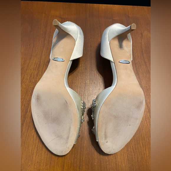 NWOT Badgley Mischka Size 6 Kitten Heels - Picture 3 of 6